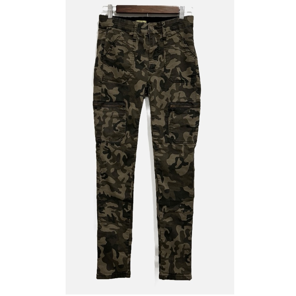 Gianni Bini camo skinny pants/jeans. Size S